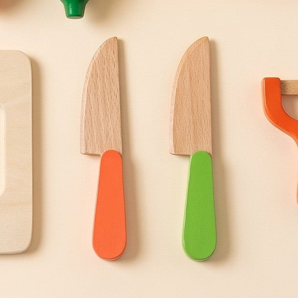 2 wooden knives
